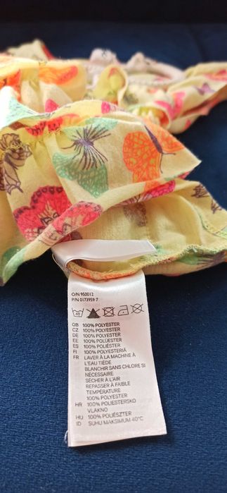 Urocza sukienka w motylki H&M 62