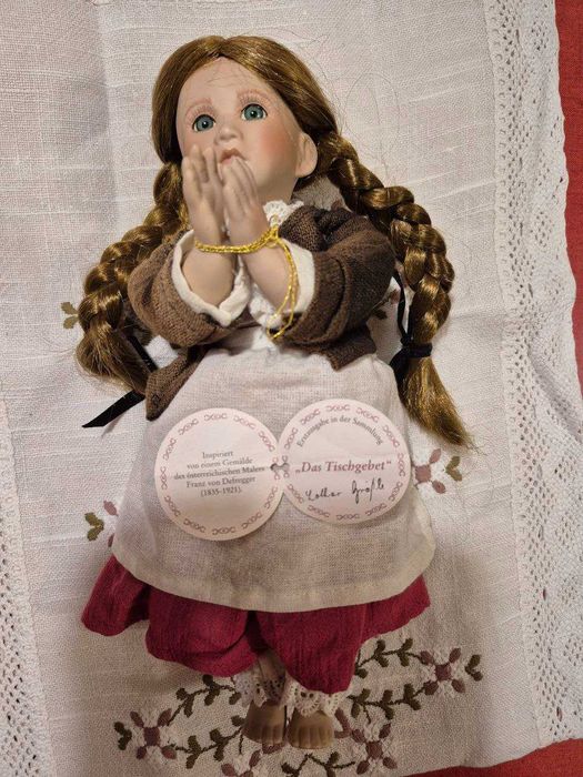 колекційна порцелянова лялька