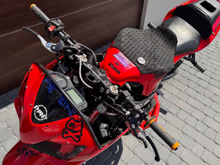 Honda CBR 600 F4i stunt
