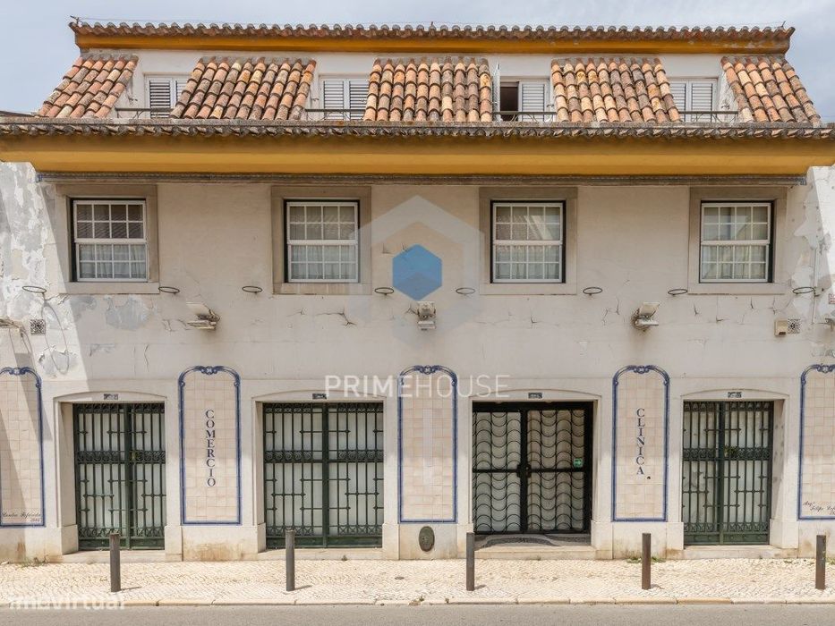 Prédio emblemático no Centro de Azeitão
