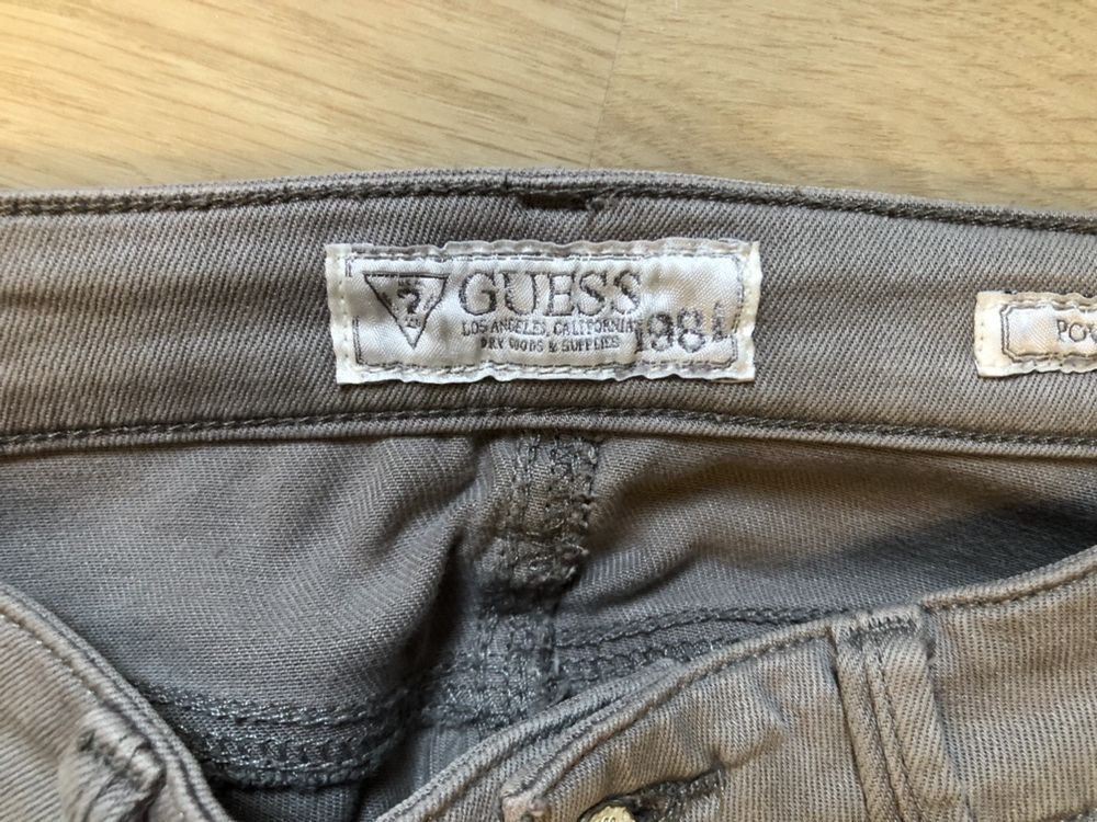 Spodnie damskie jeans skunny 25 xs 34 Guess szare ze streczem