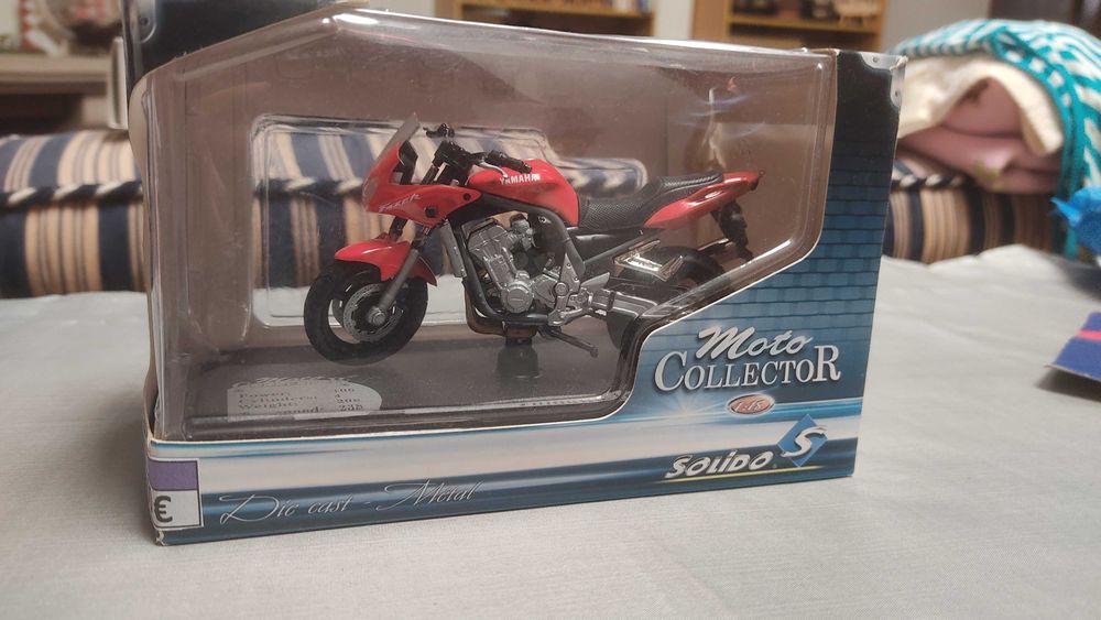 Yamaha 1000 Fazer Phaser Solide Moto Collector 1/18