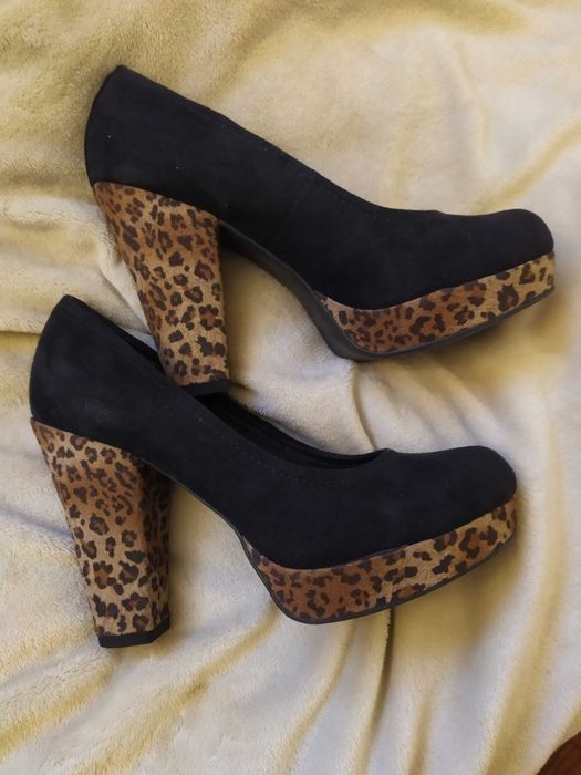 Czarne damskie czółenka r38. Oddam za symboliczną złotówkę.