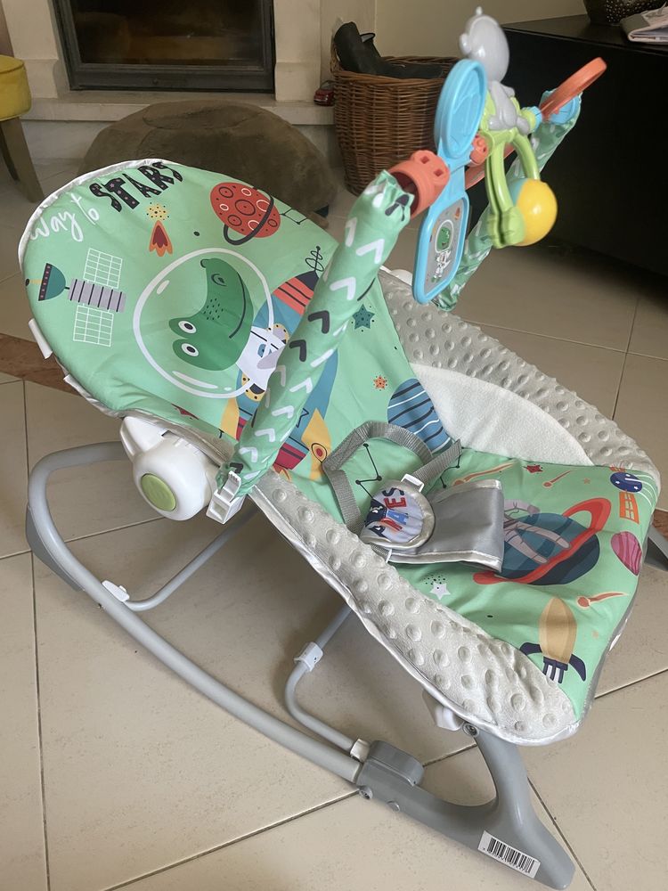Espreguiçadeira bebe com música e vibração
