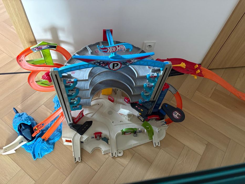 Hot wheels garaż na autka
