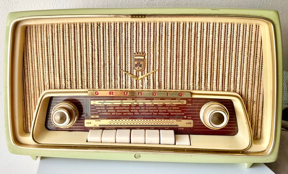 Радиоприемник Grundig.