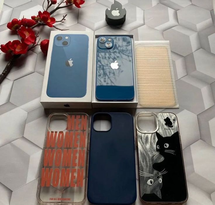 Продам IPhone 13 синій 128