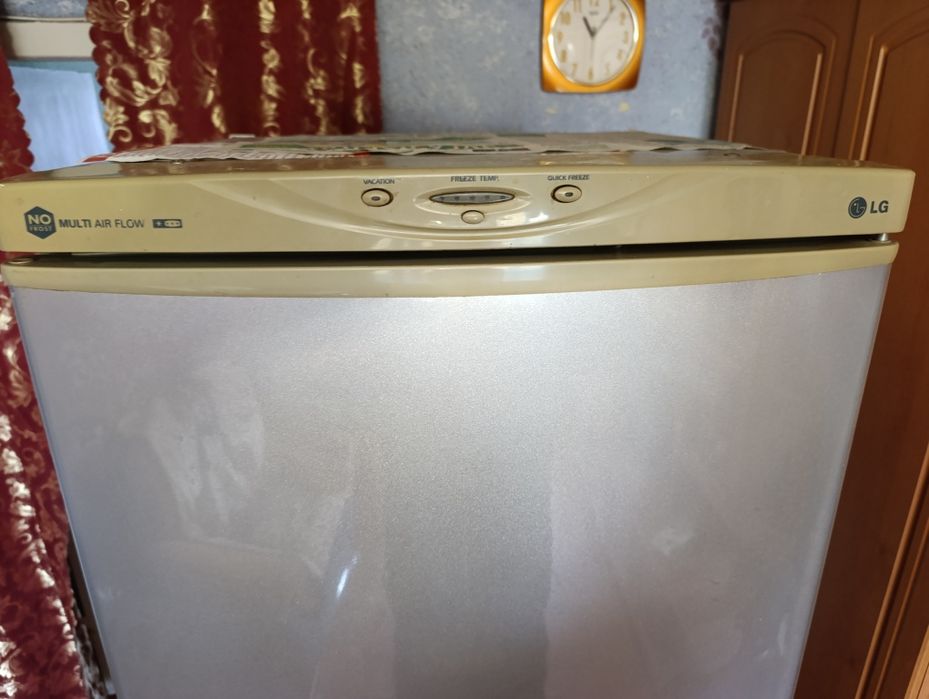Холодильник двокамерний LG 1.88 висота