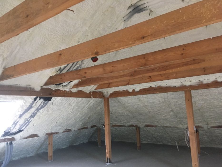 Piana icynene, ocieplenie poddasza, natrysk piany, pianka PUR