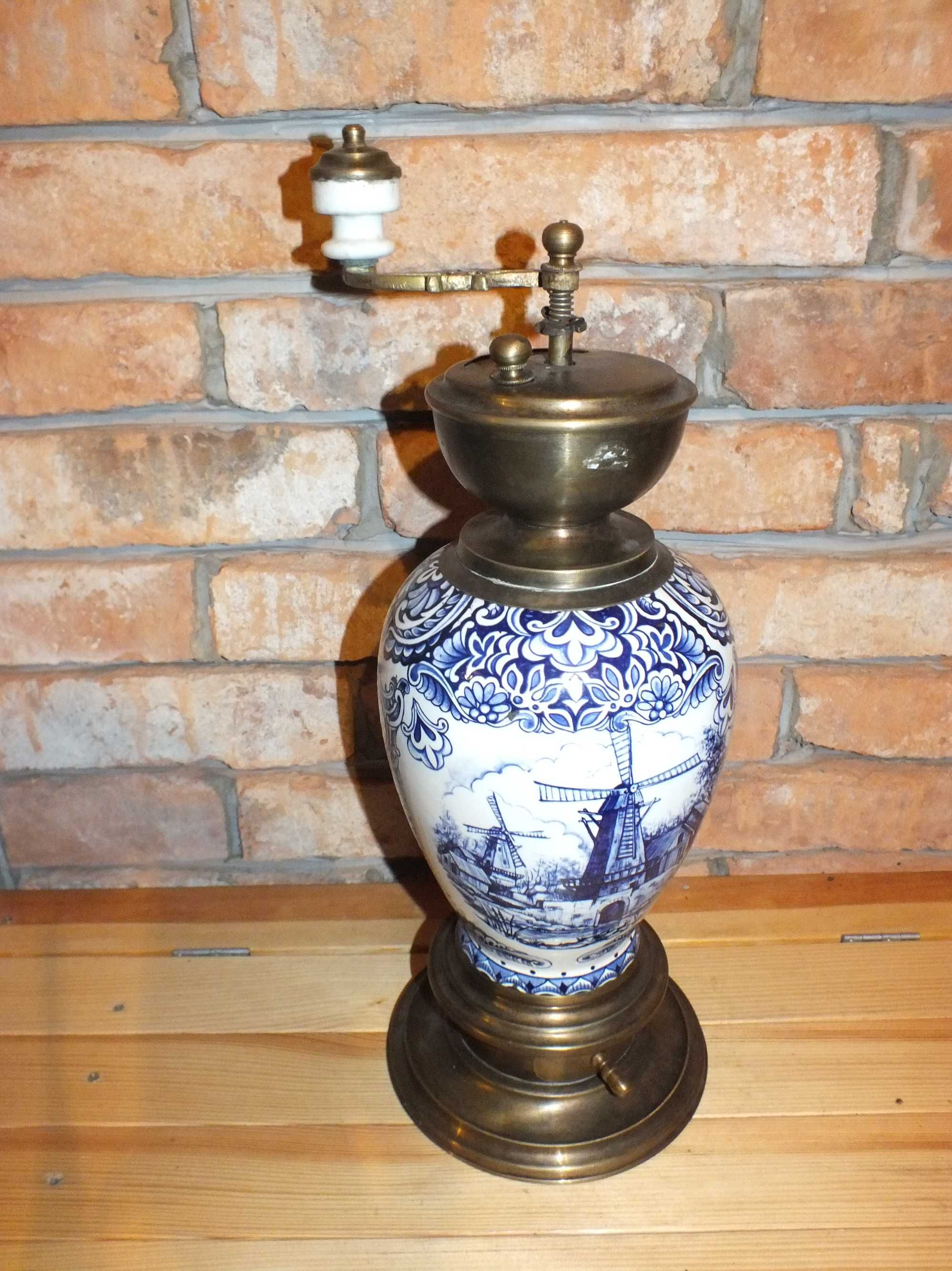 Ręczny potężny młynek do kawy Porcelana delft i mosiądz B41/041101