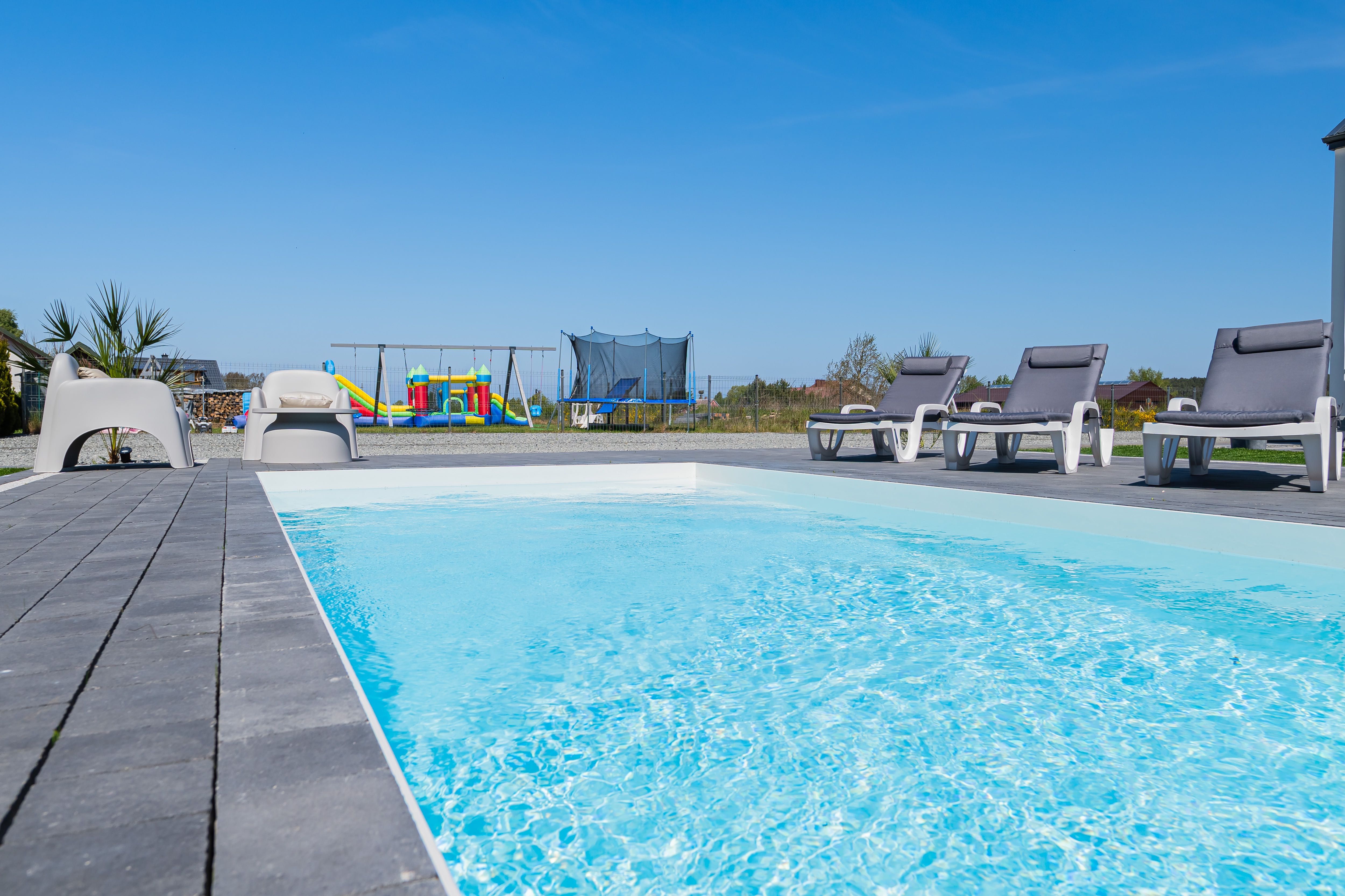 Noclegi Karwia Podgrzewany Basen, Jacuzzi Domki Apartamenty Plac Zabaw