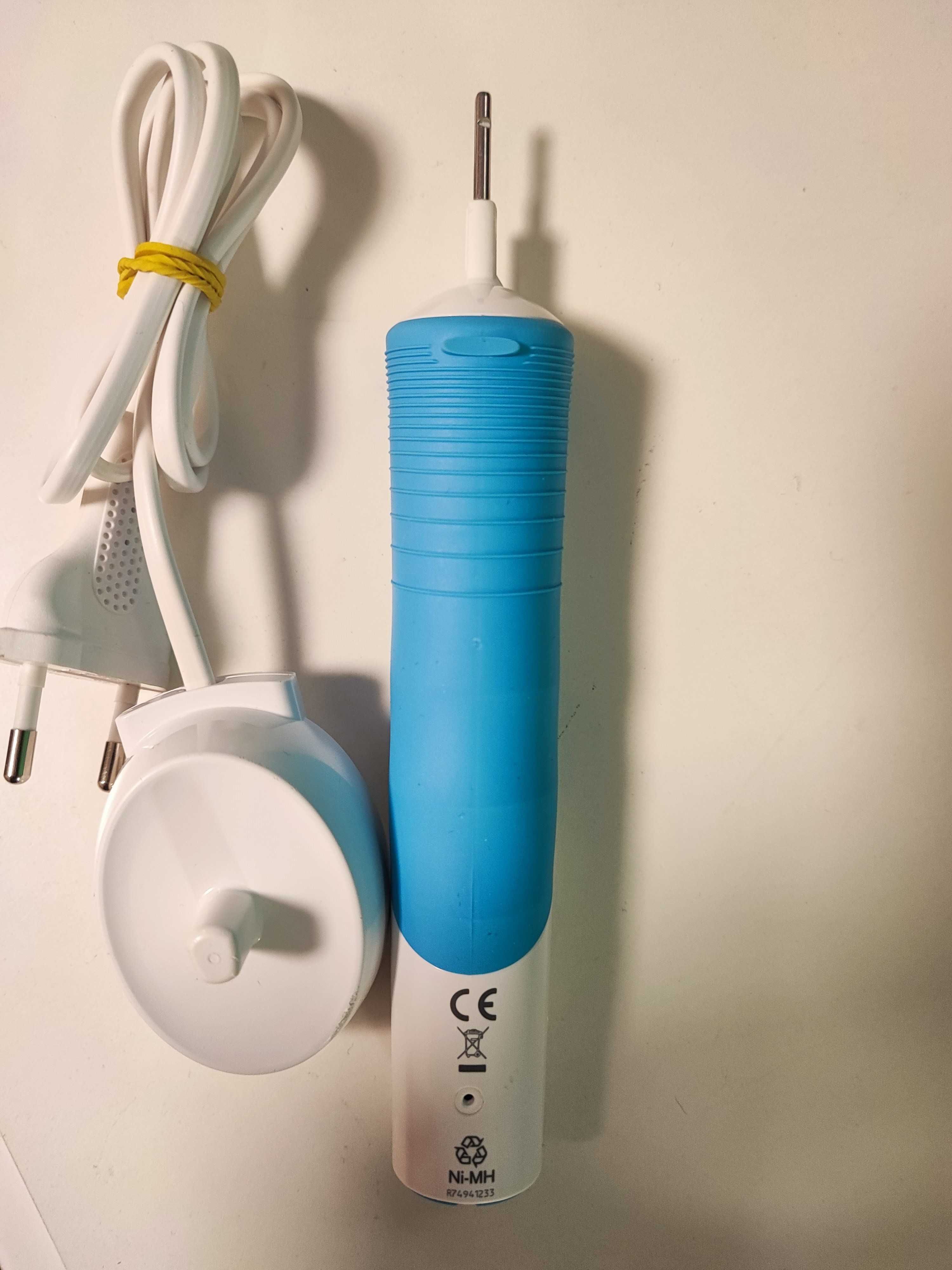 Электрическая зубная щетка Oral-B Braun Vitalityсостояние новойнасадки