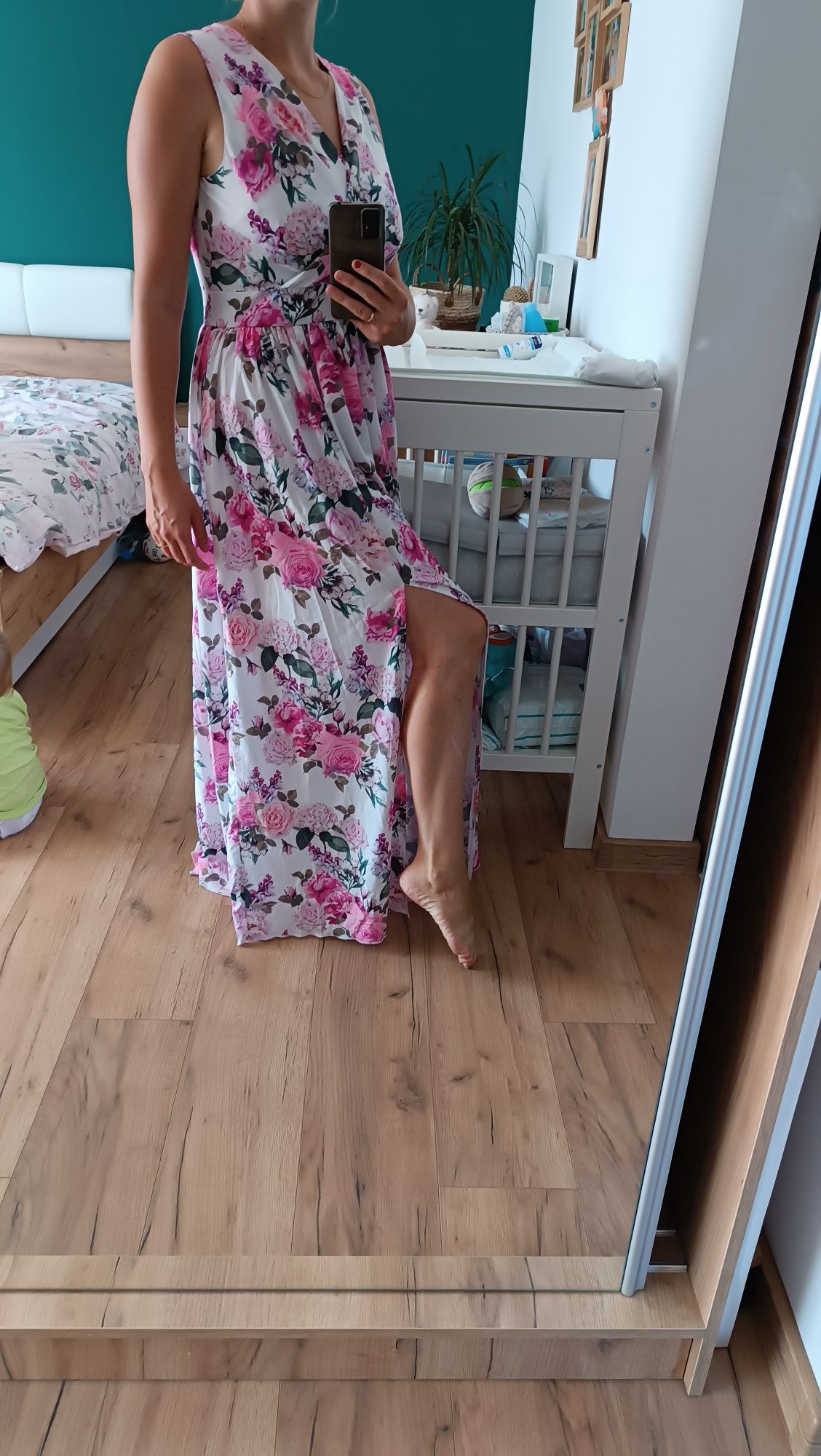 Nowa piękna sukienka w kwiaty