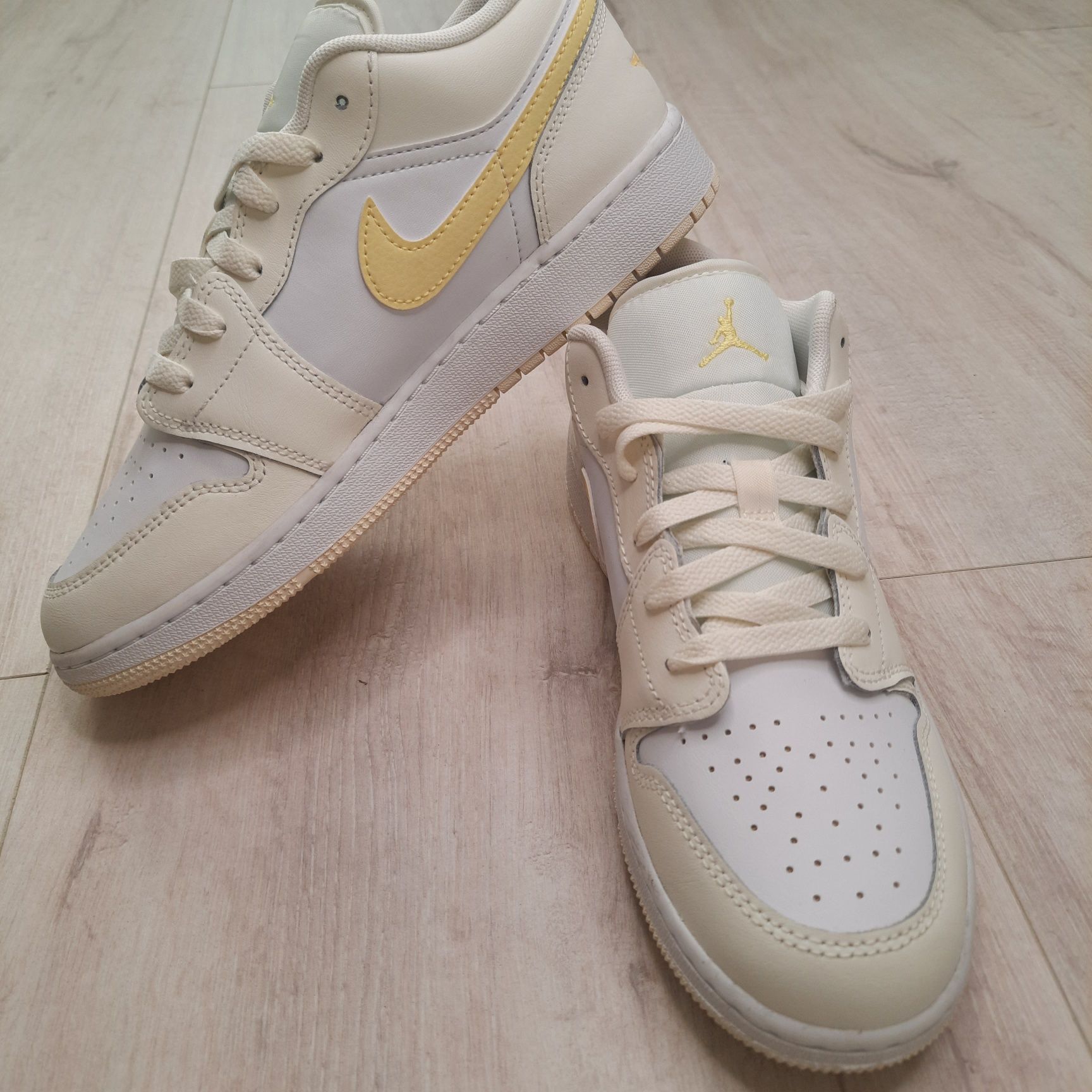 Оригінальні кросівки Air Jordan 1 Low FV8486-181