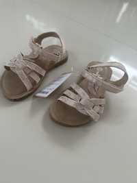 Niwe sandalki CCC rozmiar 25