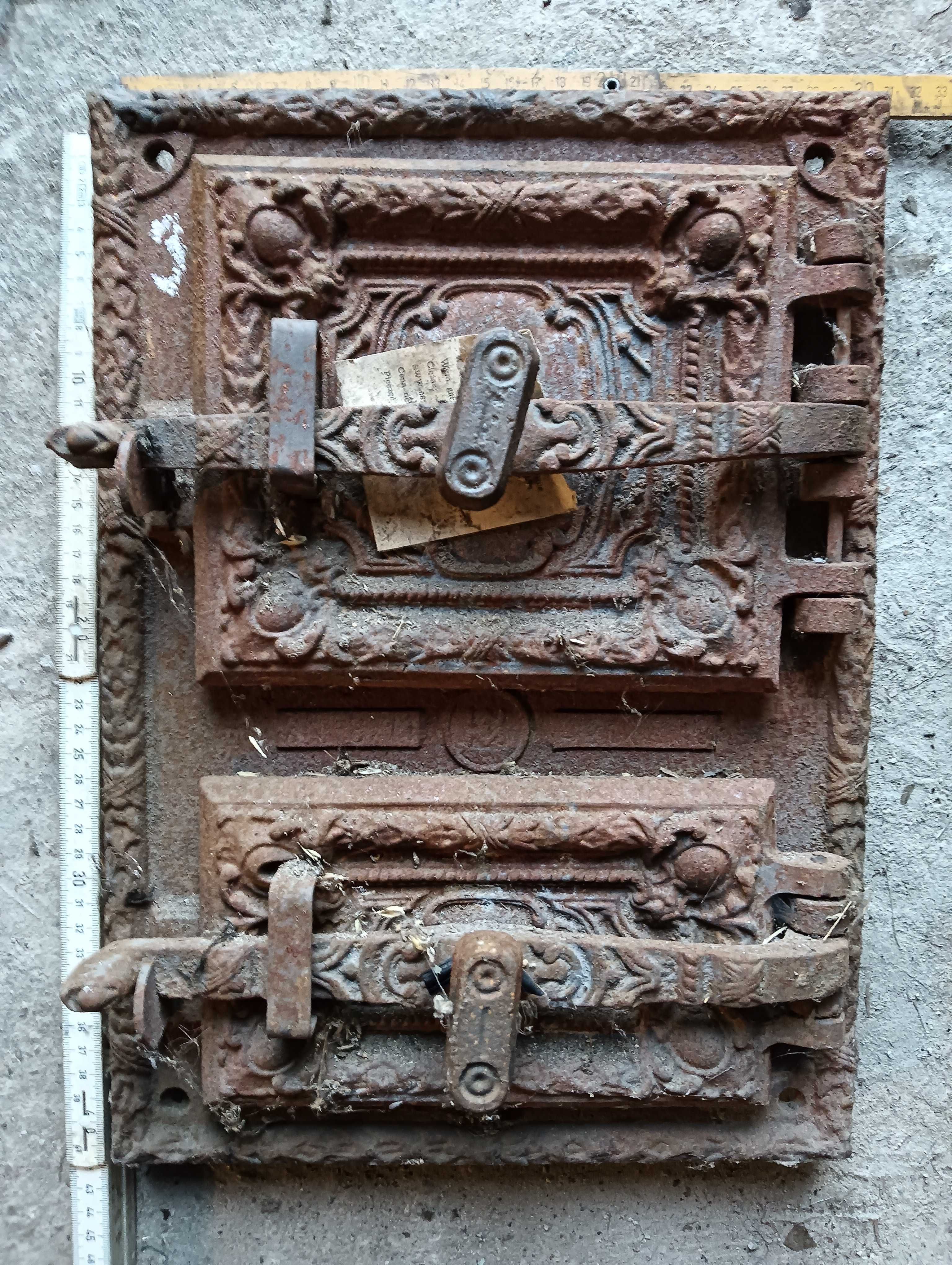 Ozdobne drzwiczki żeliwne do pieca kaflowego
