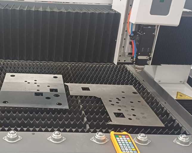 Wycinarka laserowa do blach MT-L1530F 3000W