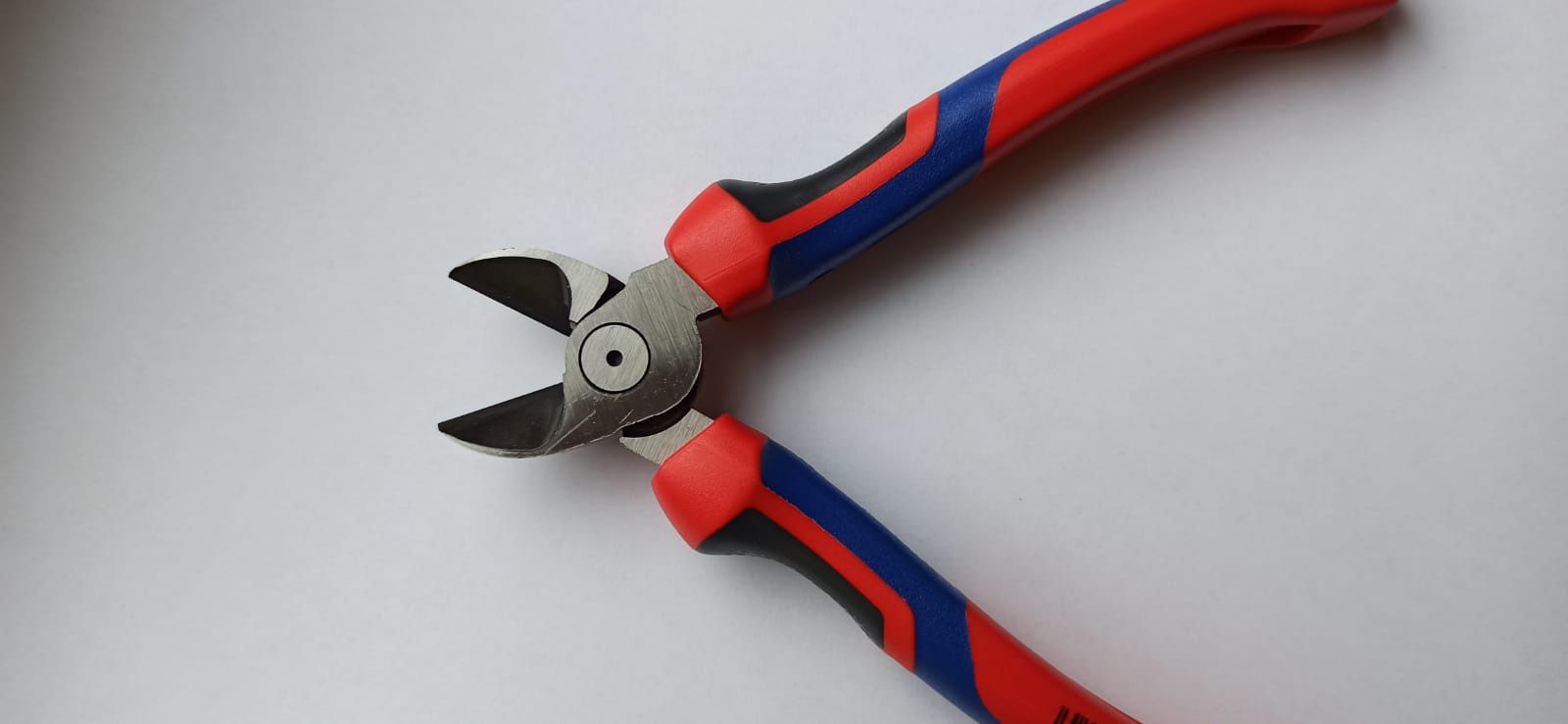 Szczypce boczne do cięcia KNIPEX.
