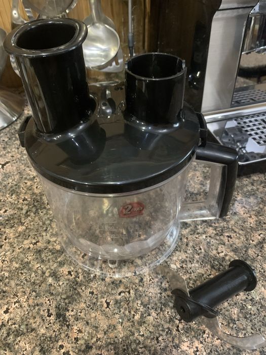 Чаша с крышкой и ножом от блендера Philips