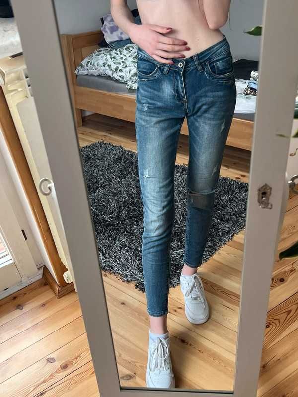 Jeansowe spodnie firmy Daysie