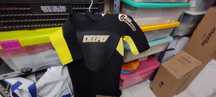 Vendo Fato (Short)  Surf / Bodyboard em neoprene da Deeply (criança)