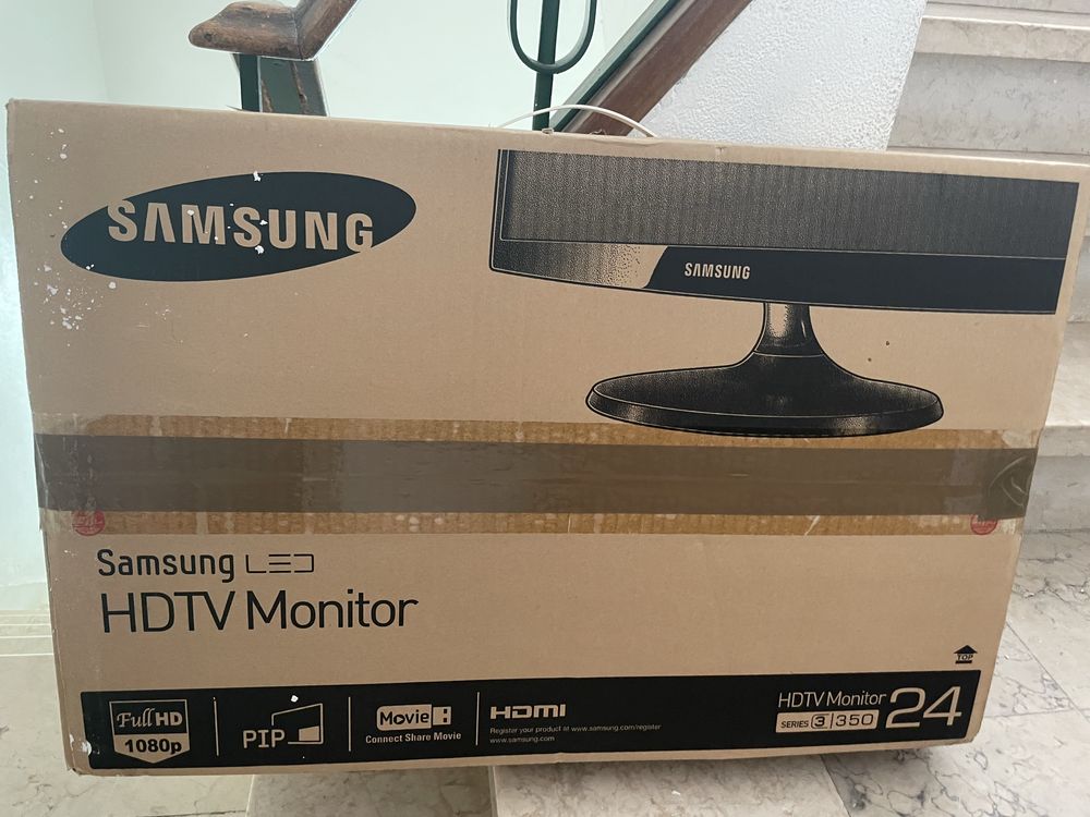 Monitor Samsung 24” na caixa