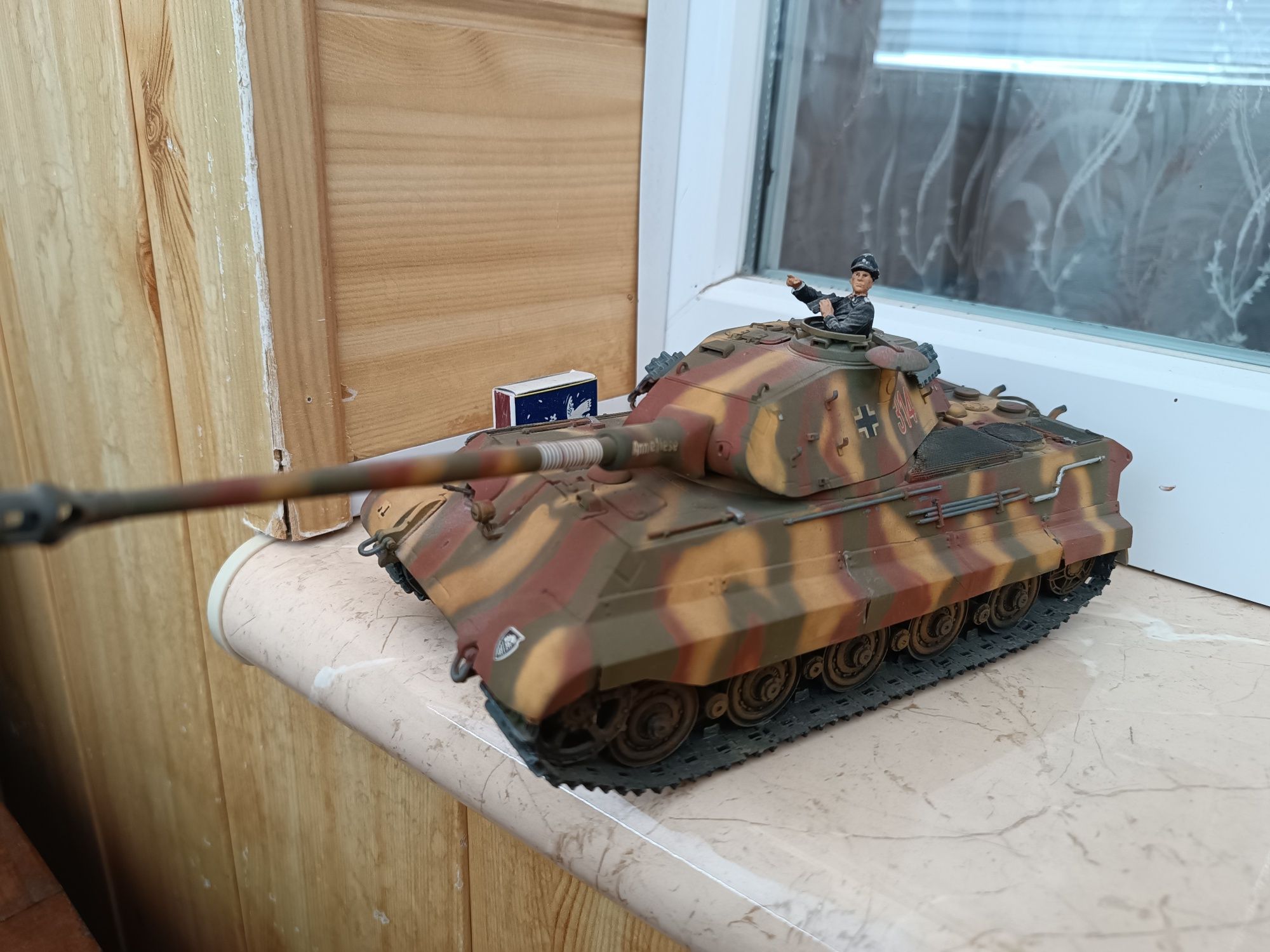 Модель танка масштаб 1:35 Королевский тигр