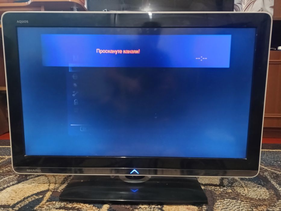 Sharp Lcd colour tv. Model LC-32LE320E.