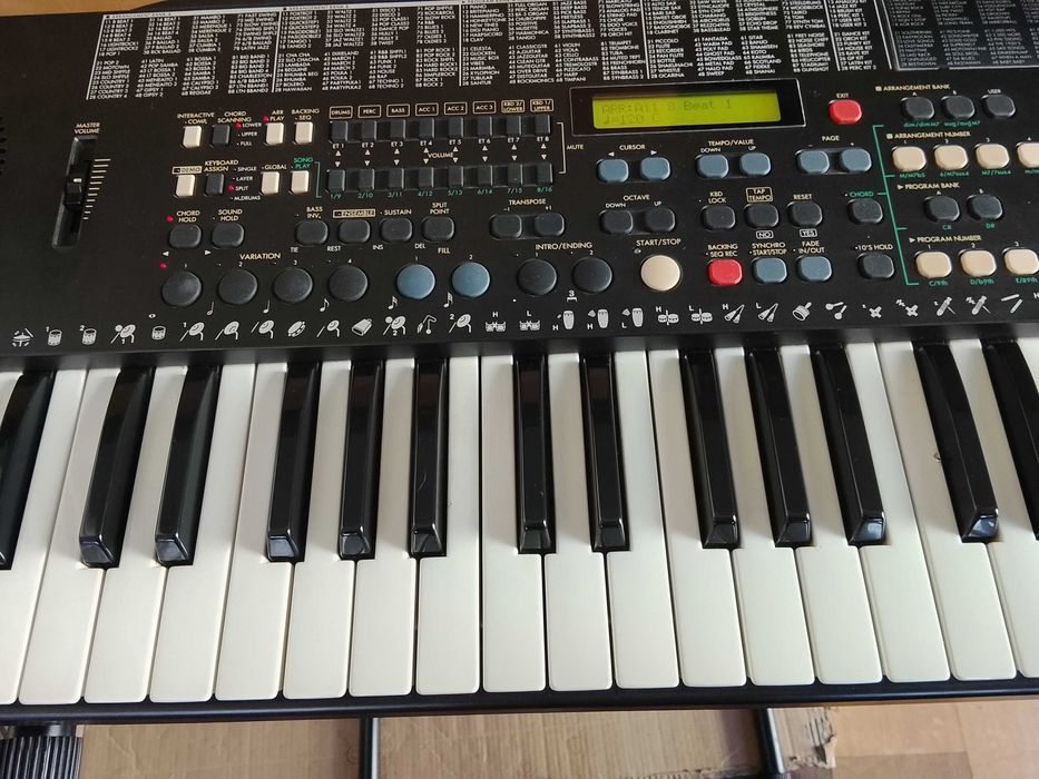 Teclado marca KORG I5S usado