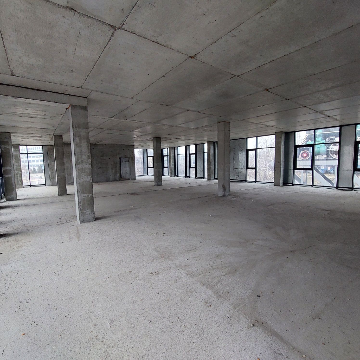 Аренда помещений БЦ. ПАРОВОЗ 1400 м² !!!  Пл. Петра Крывоноса 1 .