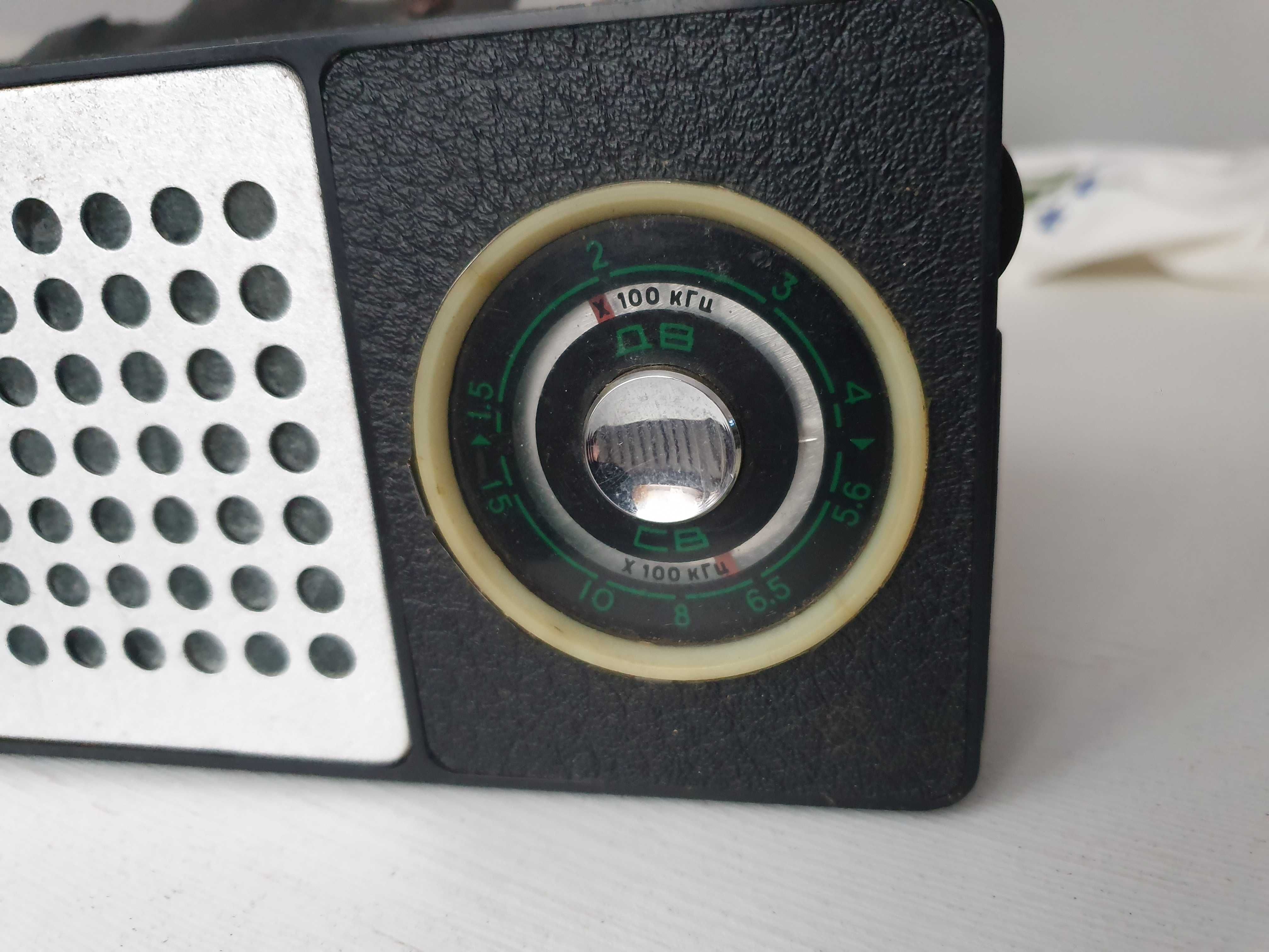 Stare zabytkowe rosyjskie radio SELGA 404 dla kolekcjonera