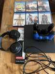 Playstation 4 ps4 slim zestaw dwa pady gry stojak sluchawki jbl