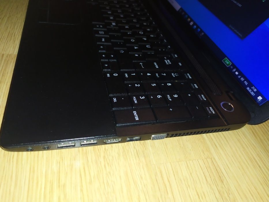 Laptop 15.6 TOSHIBA Satellite C50A1DV Intel i3 4x HDMI USB3 WIN 10 SSD