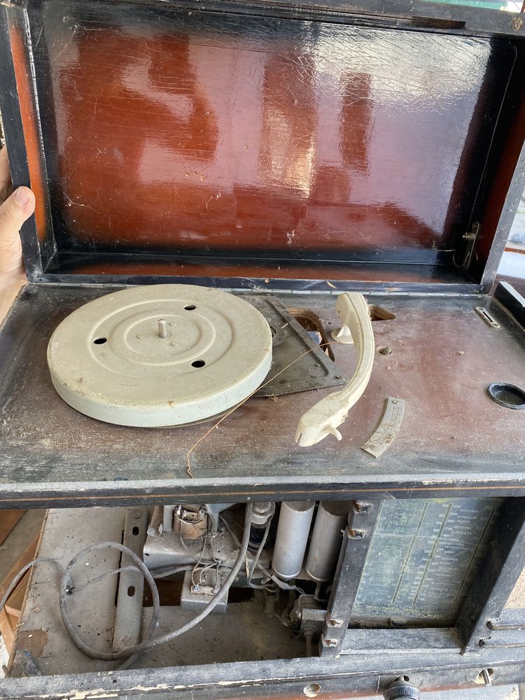 Продам старинный радиоприёмник