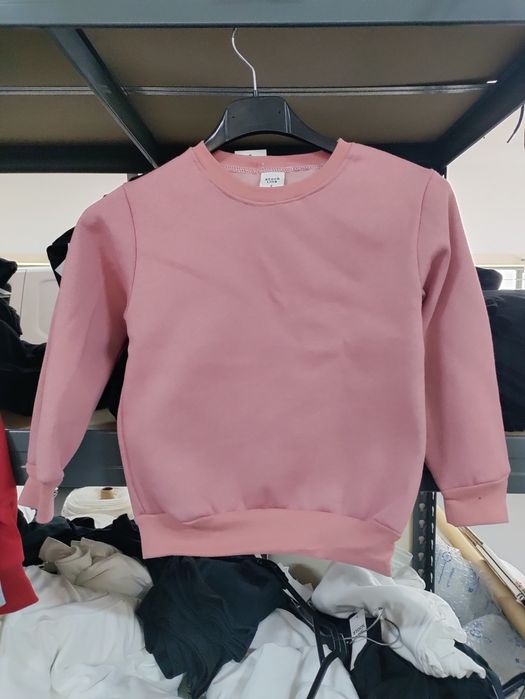 Sweates criança 3,50 Euros.                   Só para REVENDA