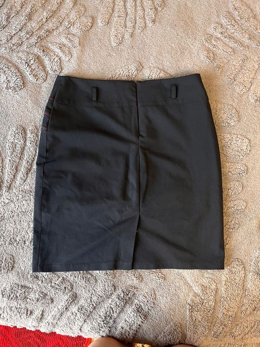 Шкільна спідниця з вишивкою