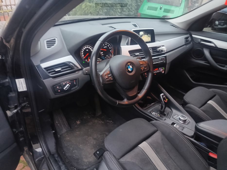 Sprzedam BMW X1 1.5 bezyna