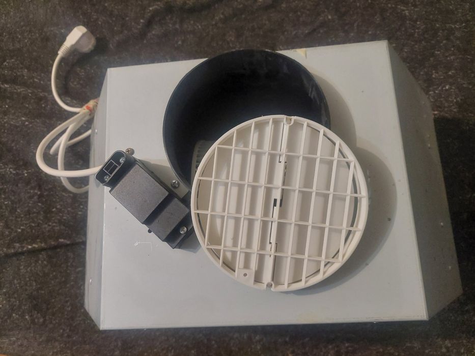 Вытяжка Electrolux нова