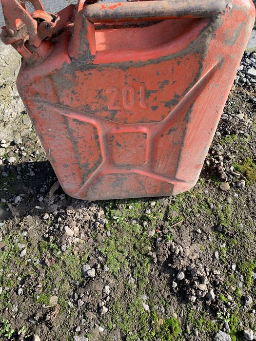 каністи 20-літрові