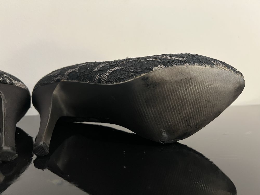 Sapato de salto Calçado Guimarães com renda