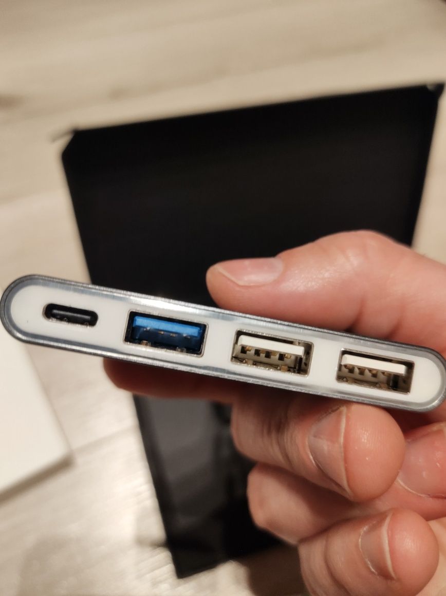 Hub USB-C 4 w 1 z 3 portami USB 3.0 i zasilaczem C 100w