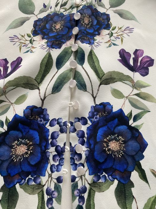 Неймовірна сукня під вишивку з квітами розмір S