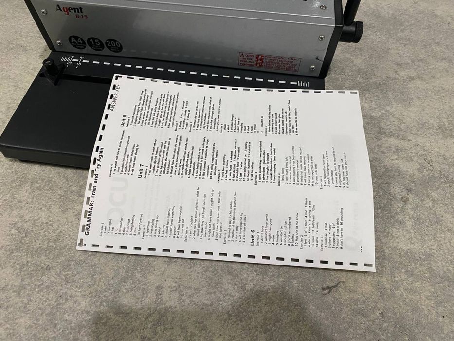 Біндер Agent B-15 (пластикова пружина)