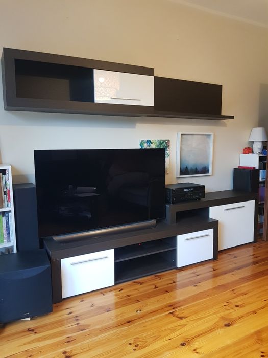 Szafka rtv, stojąca i wisząca. Ciemny brąz i biały lakier. Meble rtv