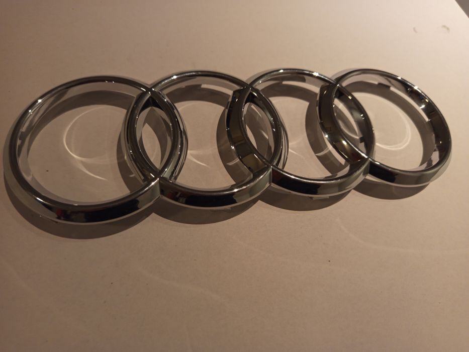 Emblemat przód przedni Audi a4 b9 NOWY !