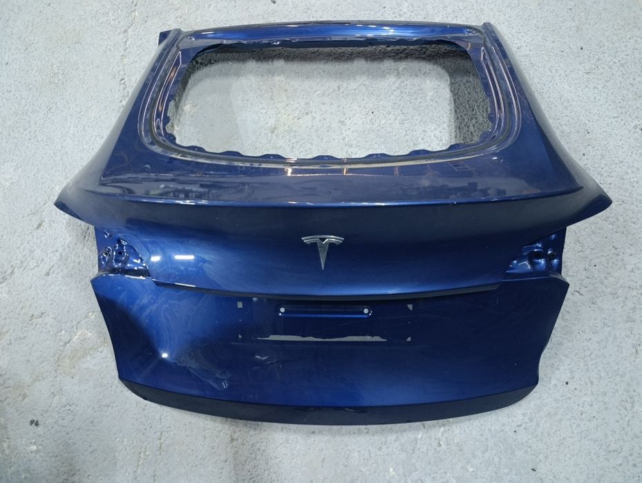 Кришка багажника Tesla model Y
