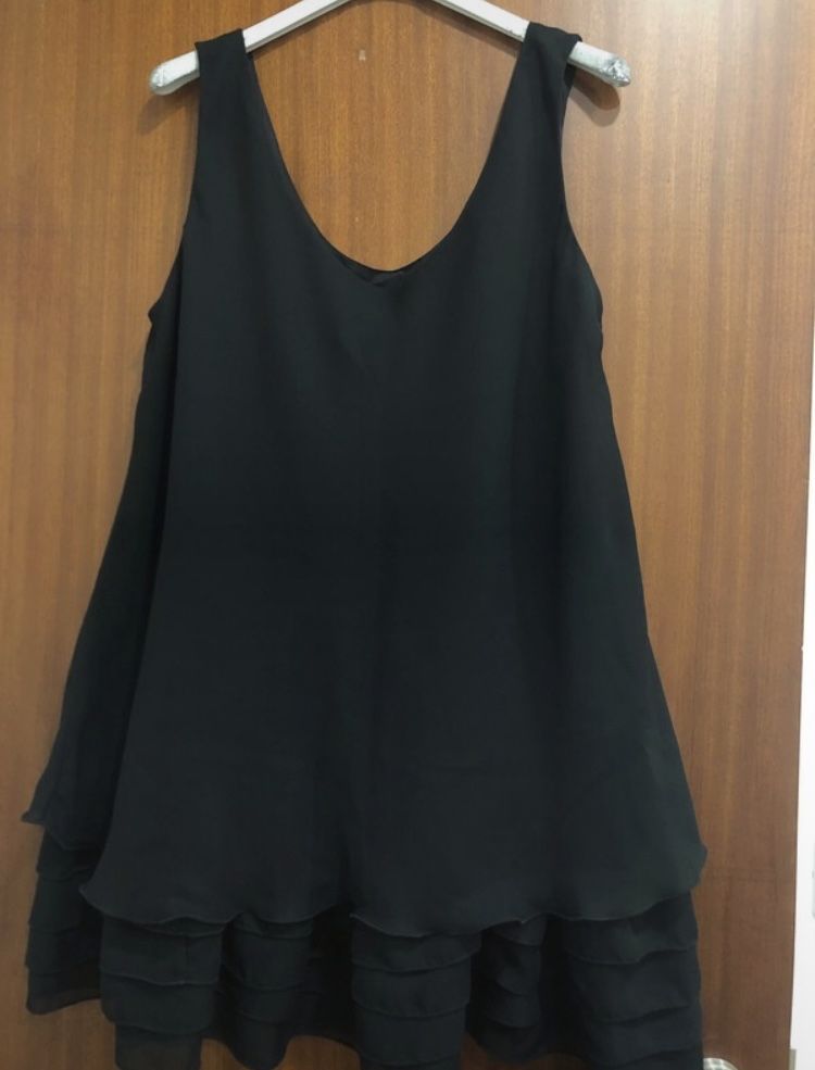 Vestido preto sem marca