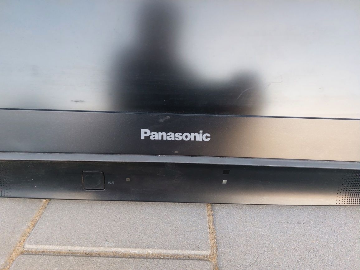 Telewizor LCD Panasonic 32" TX-32LE8FA z pilotem i kablem antenowym Pń