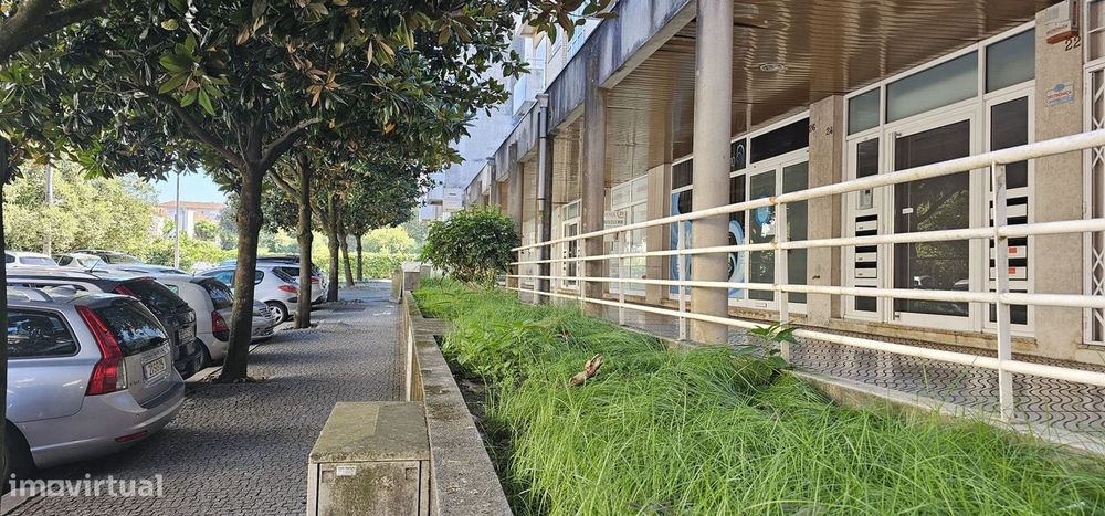 Aluga-se Loja com Lugar de garagem, Rio Tinto