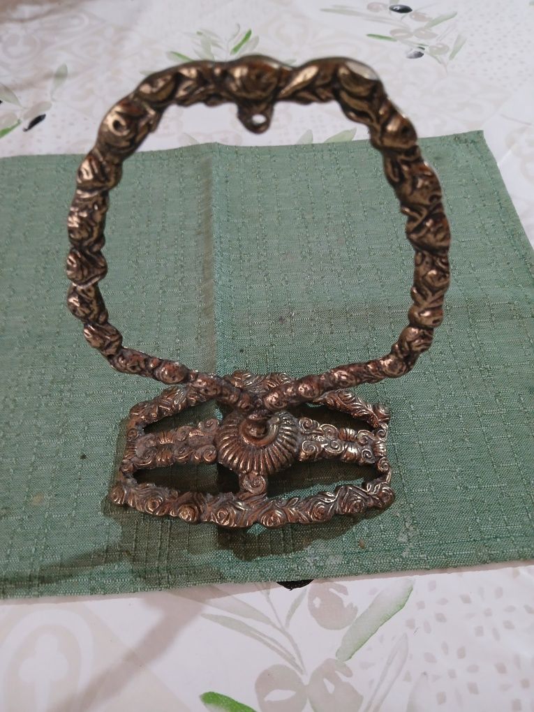 Suporte antigo de latão